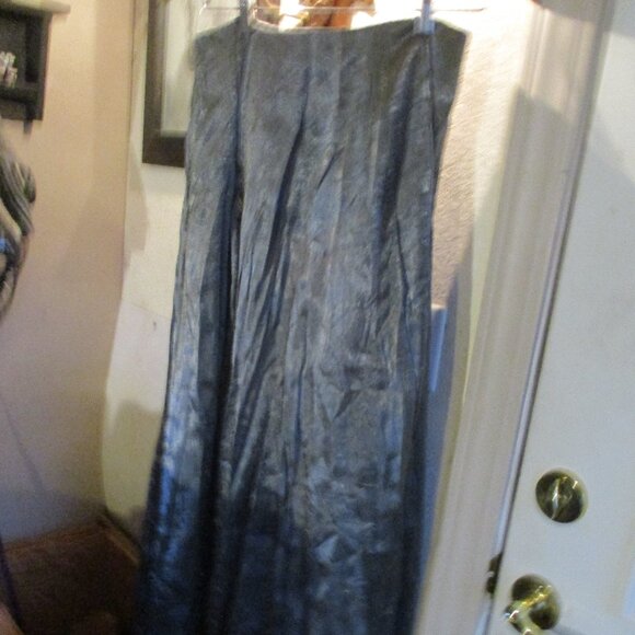Vintage Silver Le Chateau maxis skirt Size 9 ( med) - Picture 9 of 9